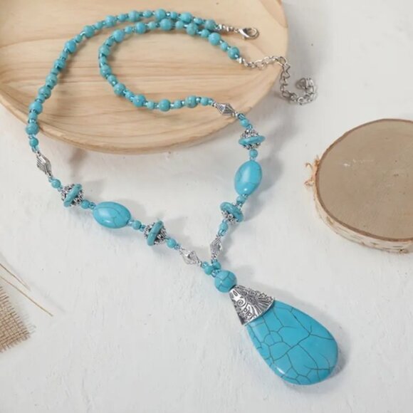 Boho Southwest Turquoise Teardrop-shaped Pendant Necklace - Handcrafted Necklace - Picture 3 of 5
